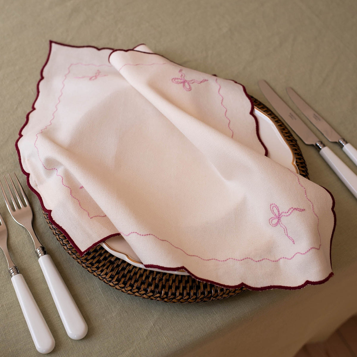XNABUR2 - Burgundy Embroidered Bow Napkins Set Of 2