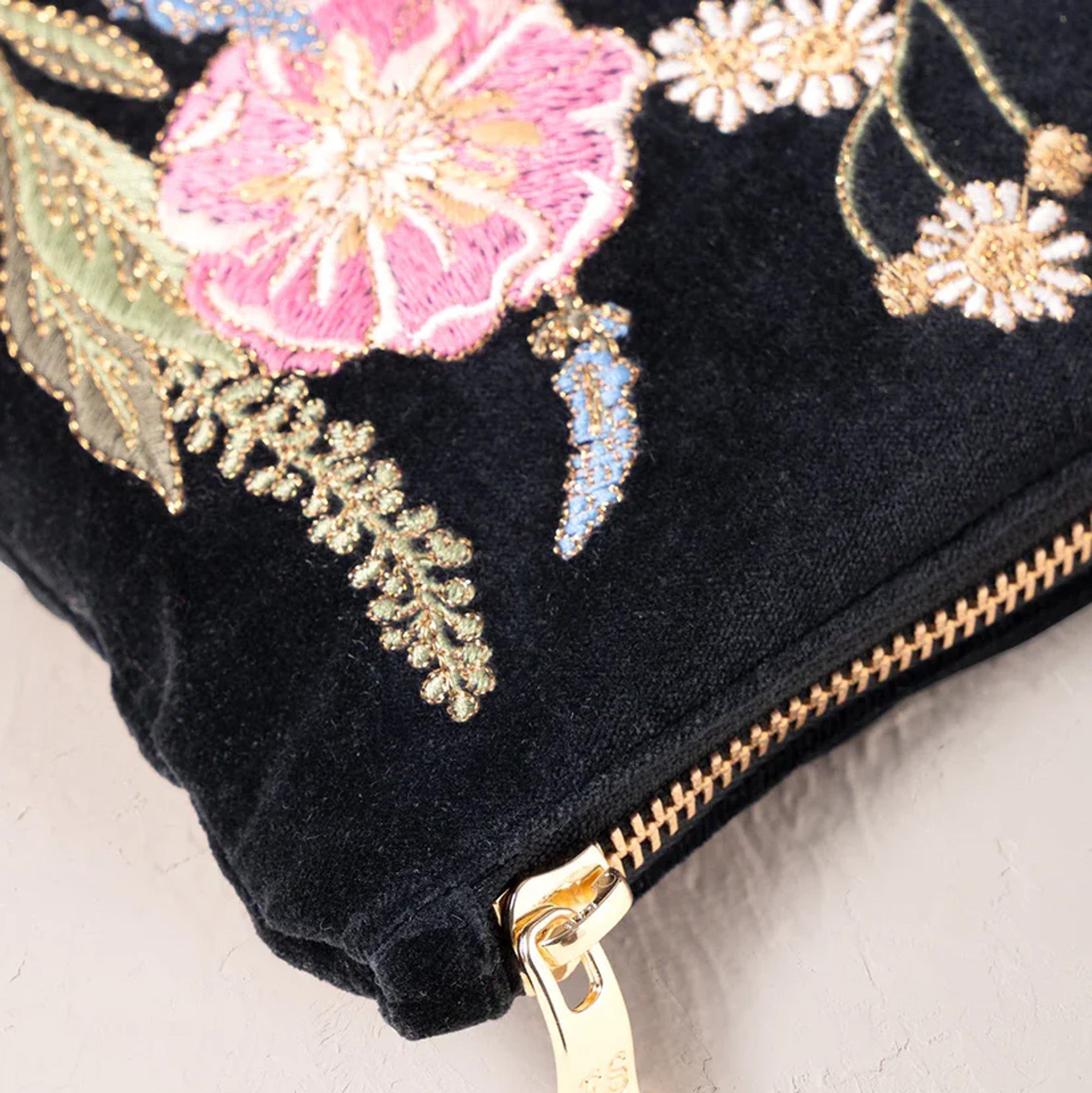 97823 - Pressed Flowers Charcoal Velvet Pouch