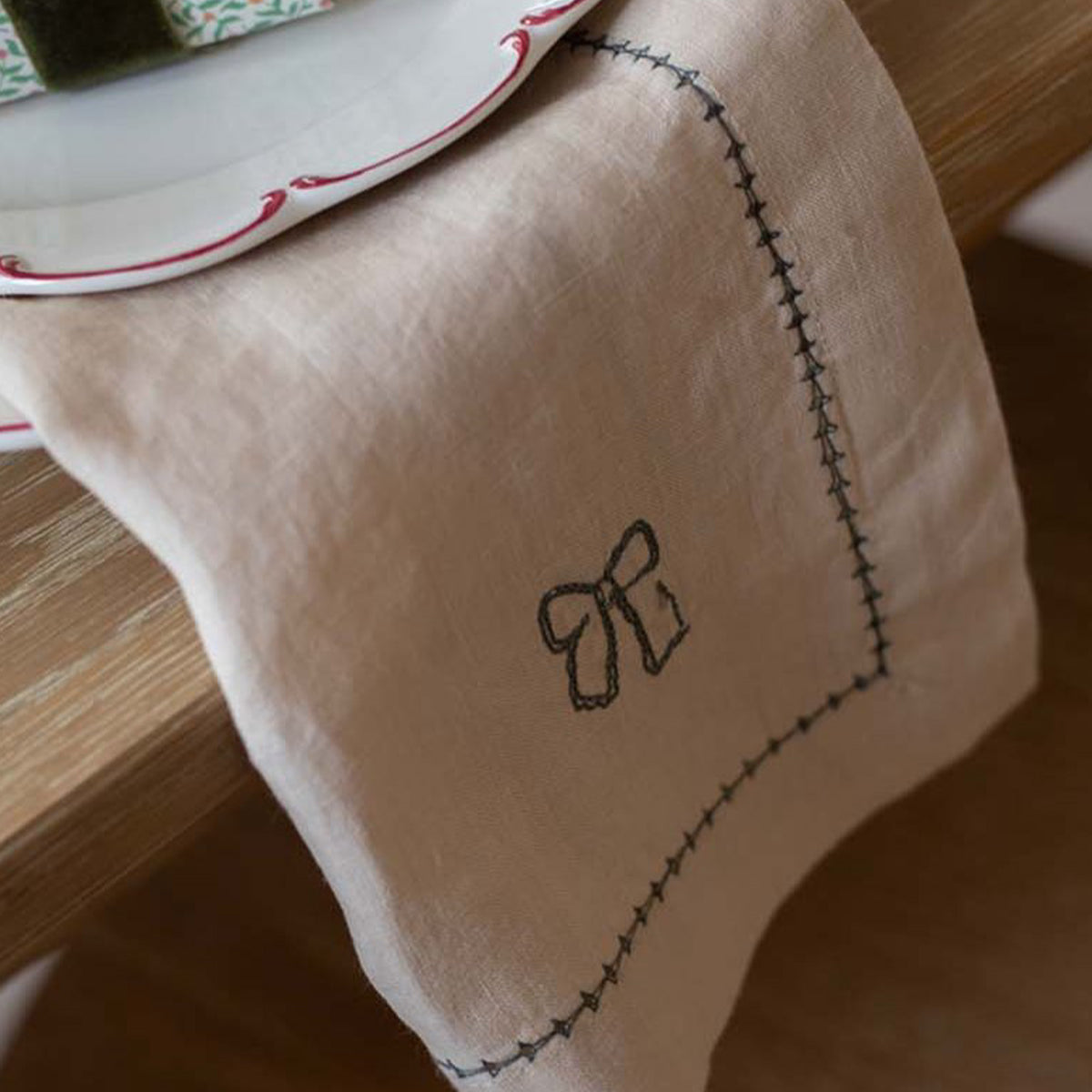 XNAPNA - Natural Embroidered Linen Napkins Set Of 4