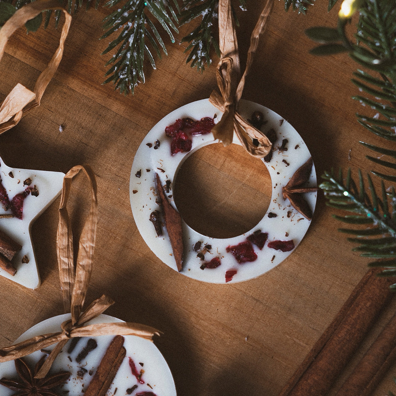BOB10 - Cranberry Orange and Cinnamon Wreath Scented Christmas Tree Decoration