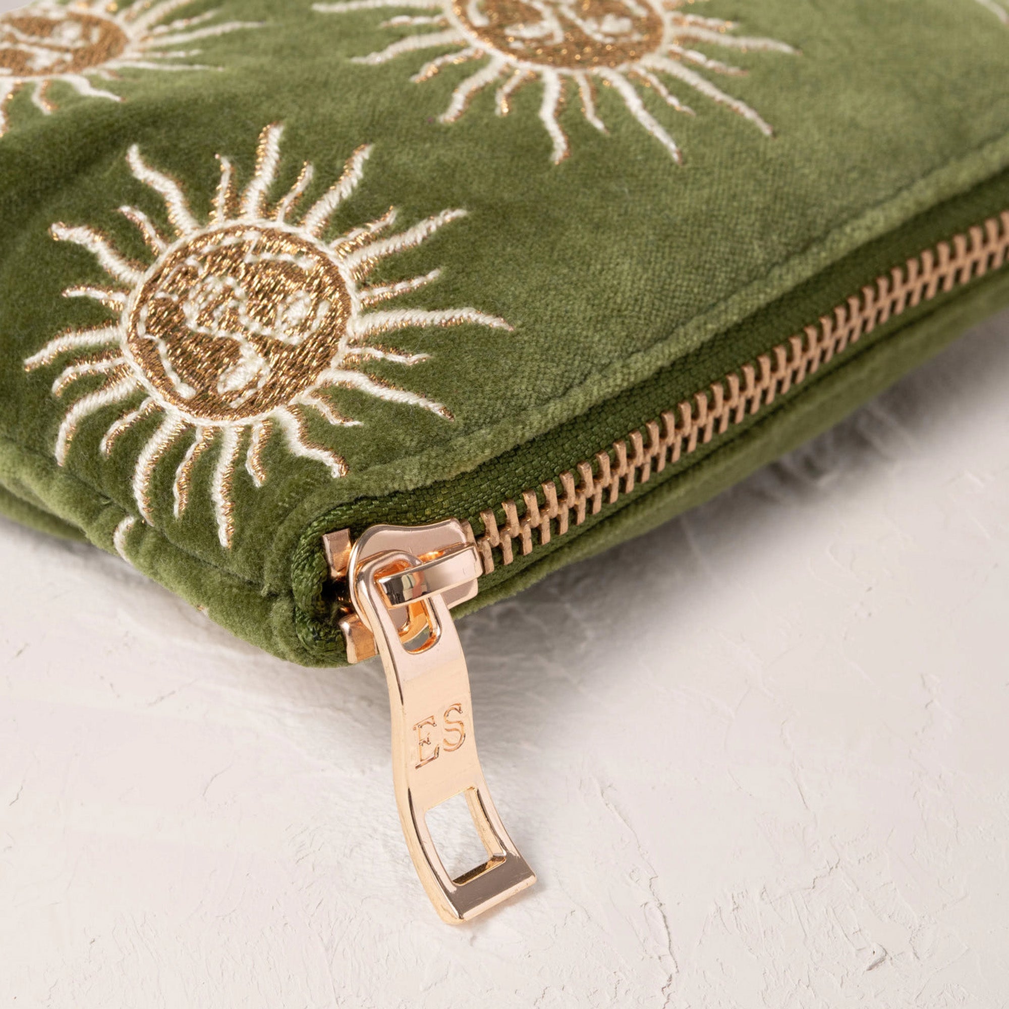91340 - Sun Goddess Velvet Coin Purse Fern Green