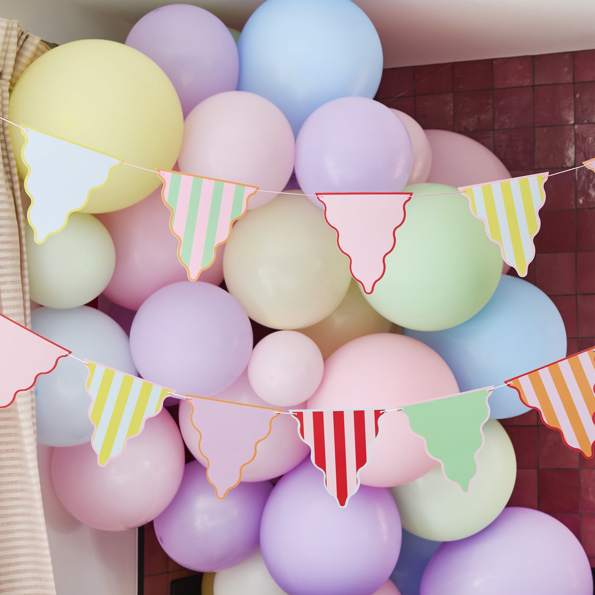 Banner-HBBB201 - Bright Banquet Card Bunting-Hootyballoo