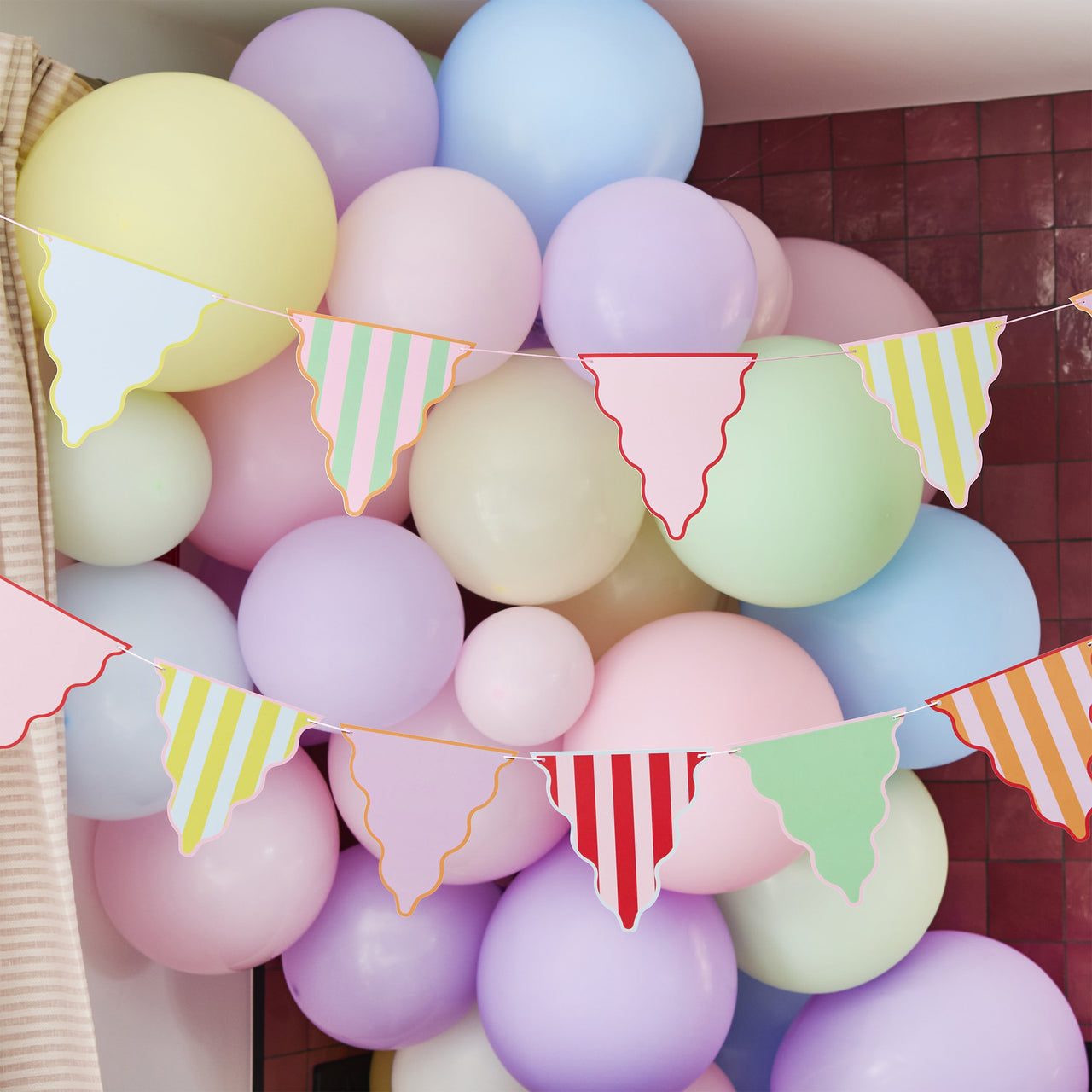 Banner-HBBB201 - Bright Banquet Card Bunting-Hootyballoo