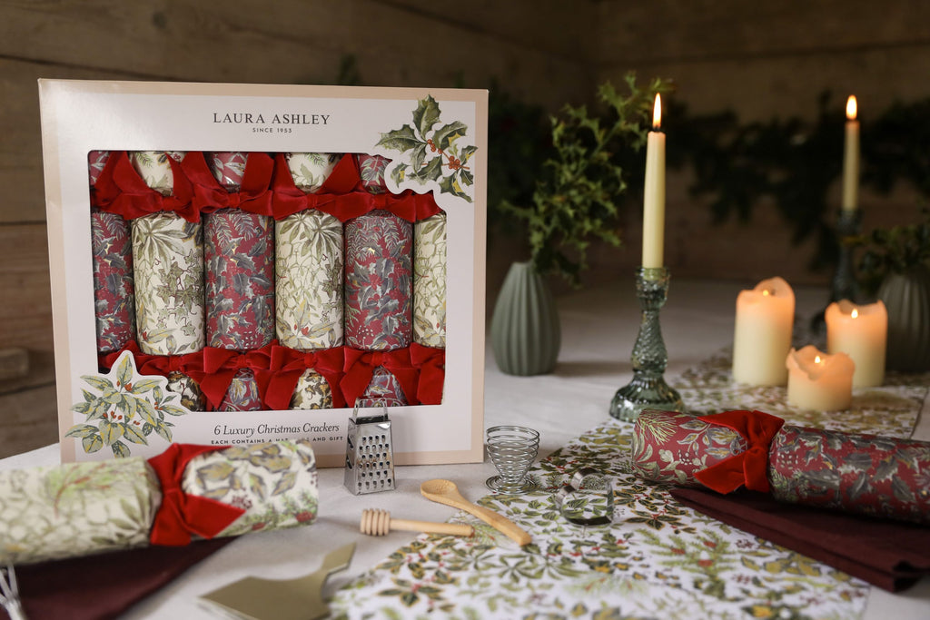 Christmas Crackers-CC-LA01-FMP - 6 Red Festive Christmas Crackers-Heart & Soul