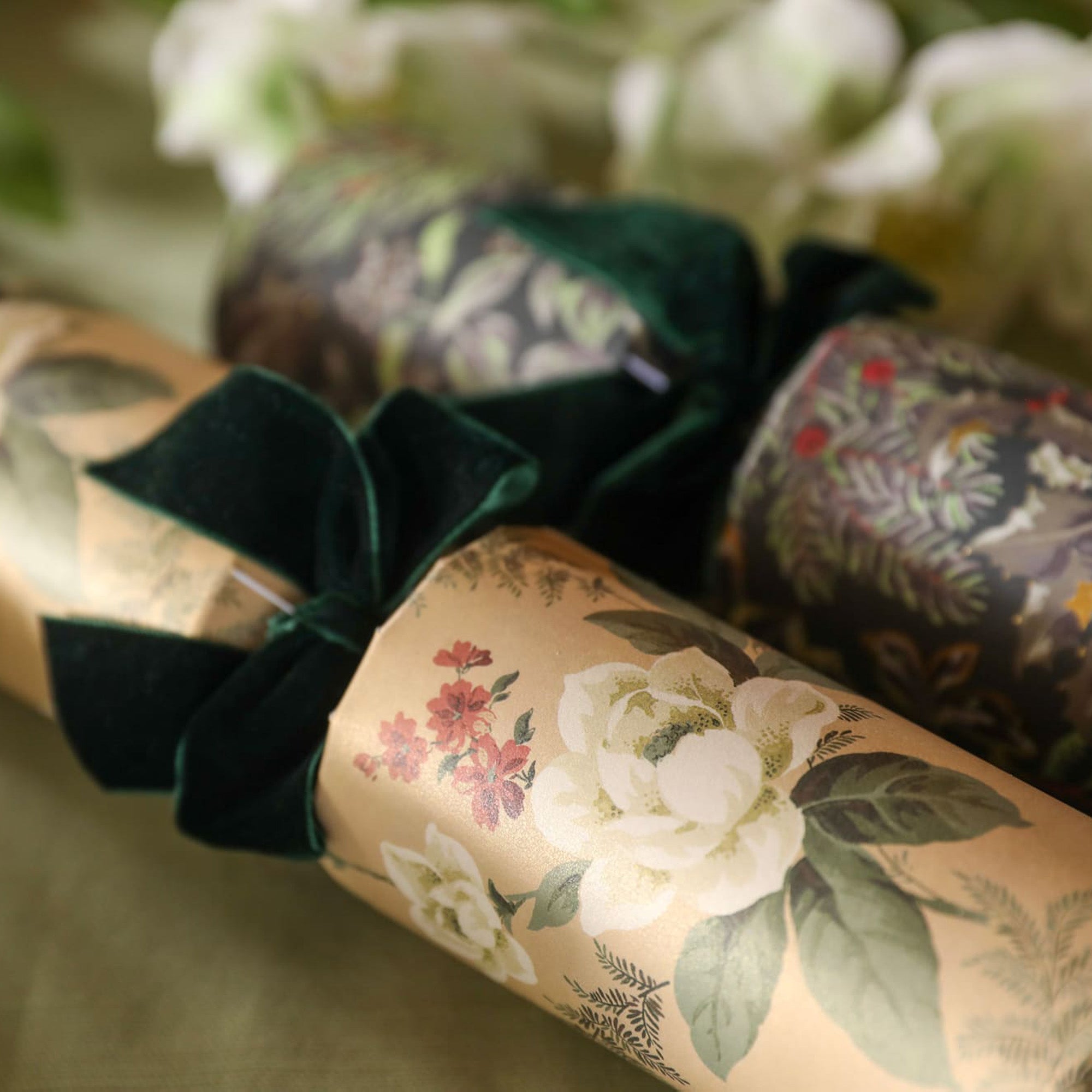 Christmas Crackers-CC-LA02-FMP - 6 Hellebores Christmas Crackers-Heart & Soul