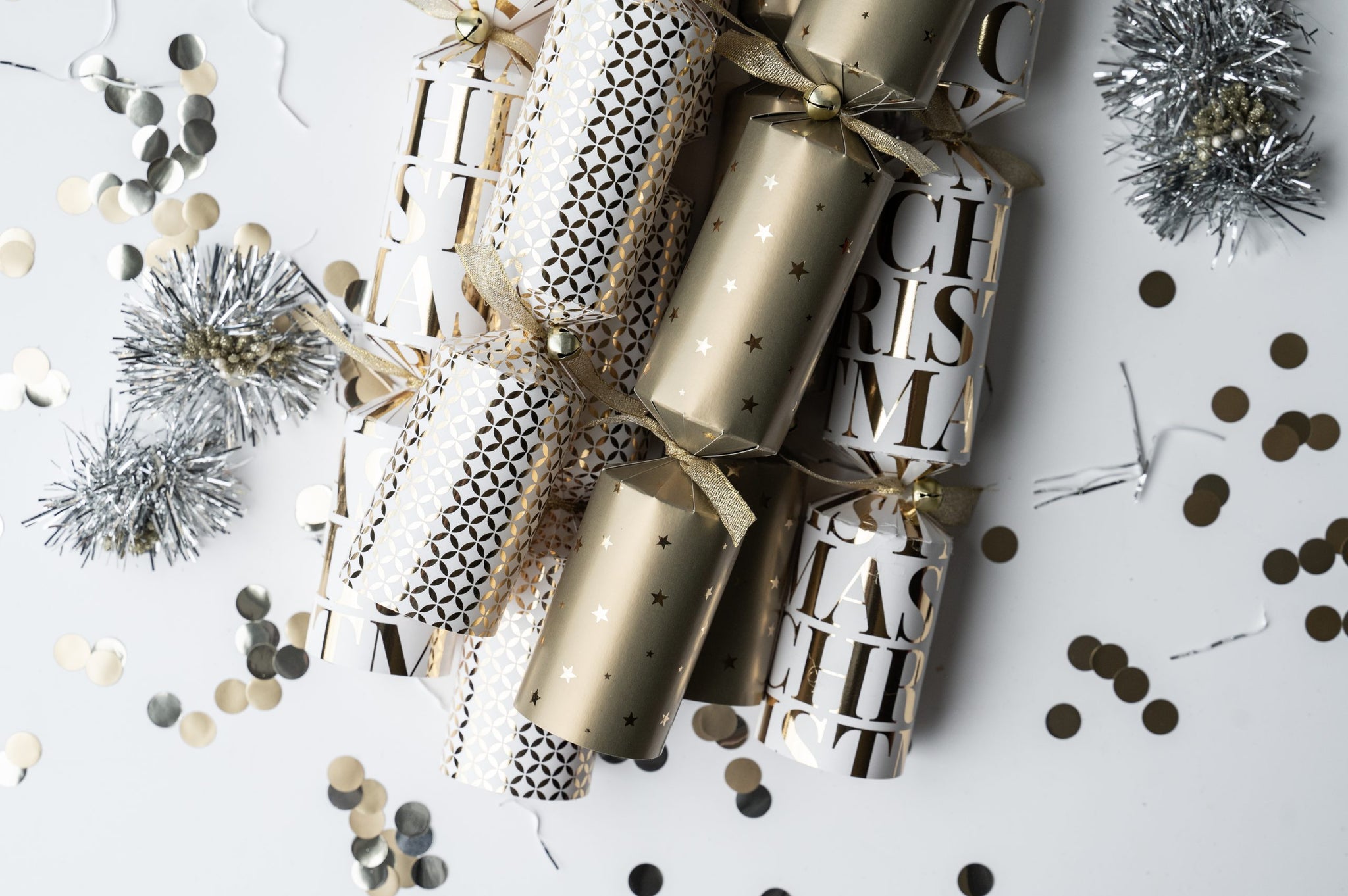 Christmas Crackers-HI25-LUX-6 - 6 Gold Patterns Christmas Crackers-Holly & Ivy