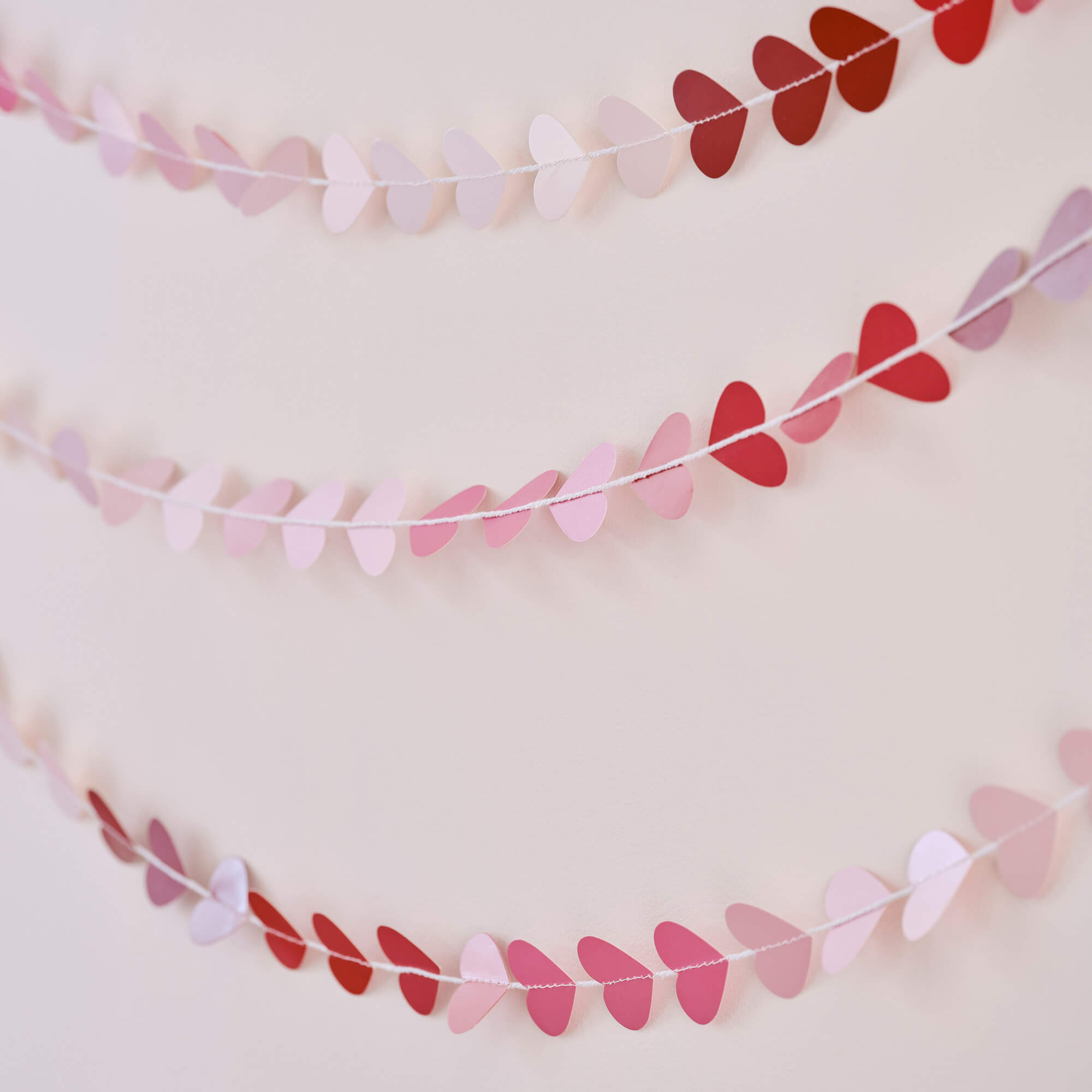 Decoration-BM-107 - Ombre Heart Garland Decoration-Whistlefish