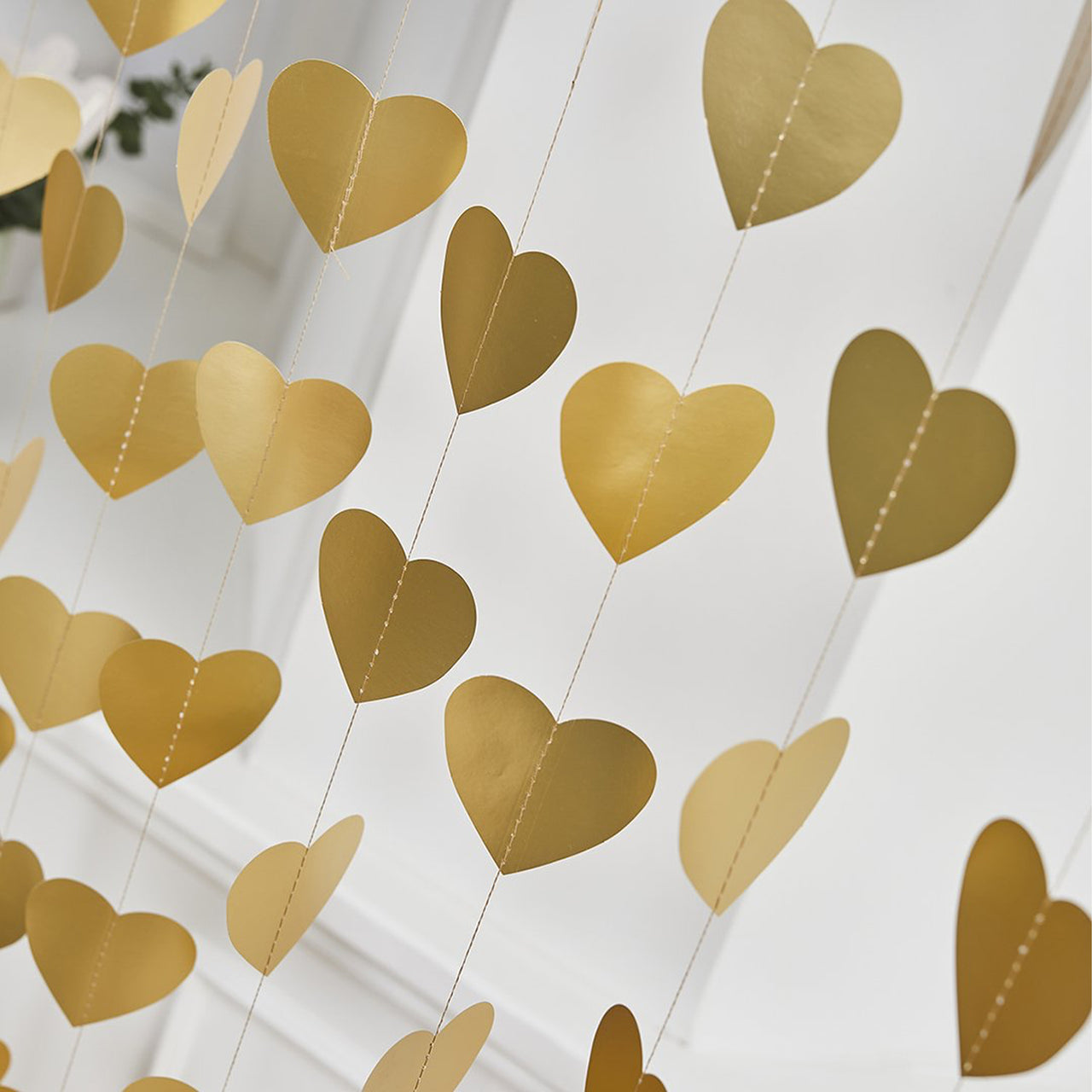 Banner-HBEG112 - Gold Heart Backdrop-Hootyballoo
